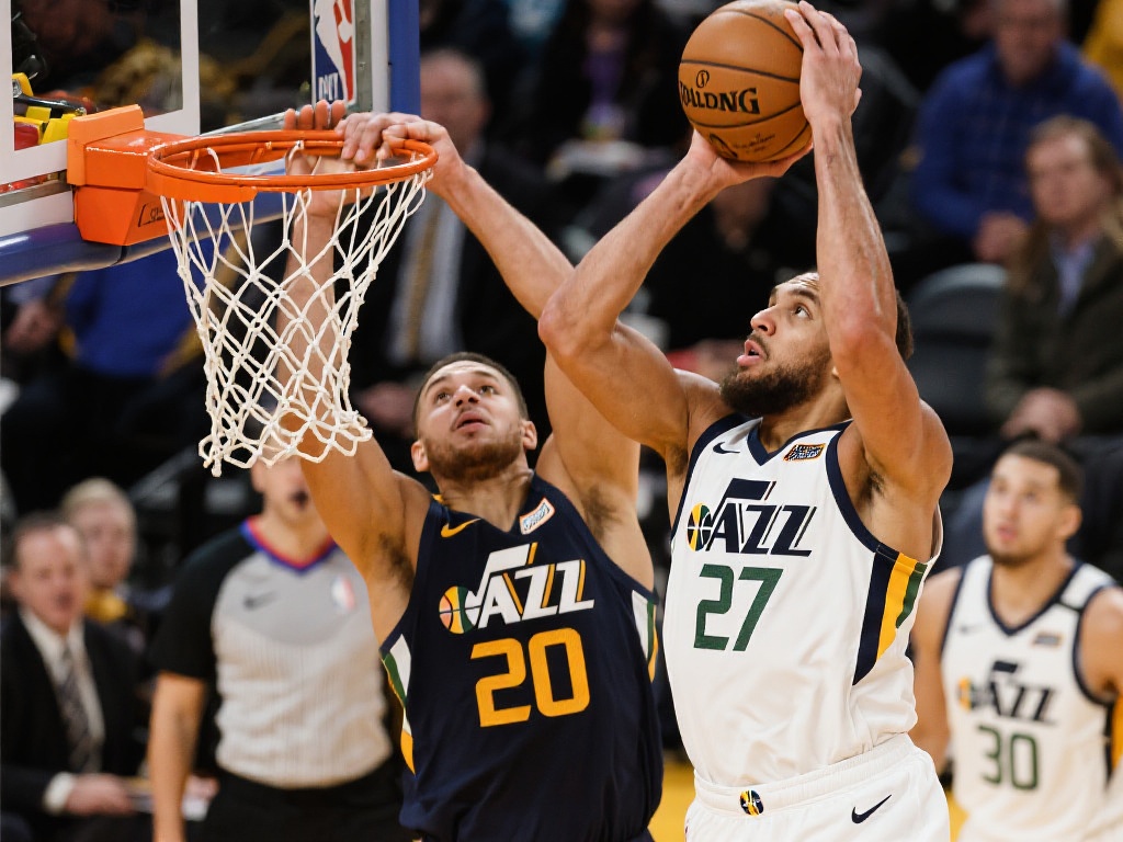 山东选手张展硕勇夺男子1500米自由泳冠军